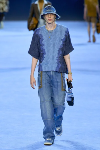 Look 8